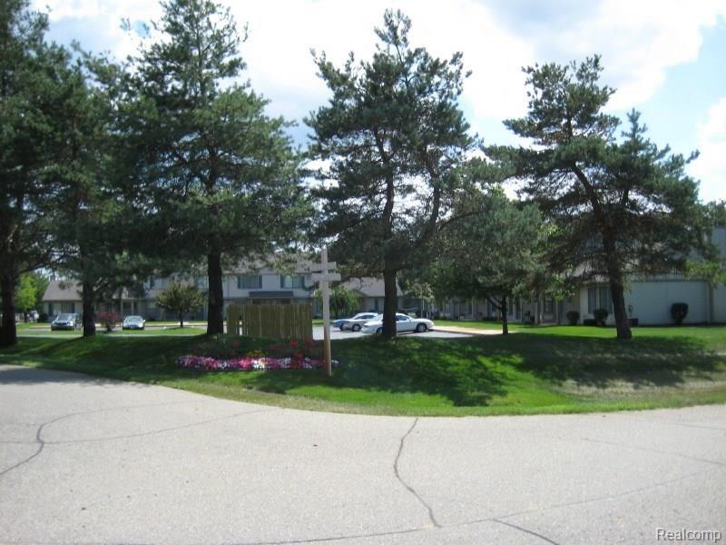 1222 Pine Ridge Drive Highland, MI 48357 - Photo 15 of 18