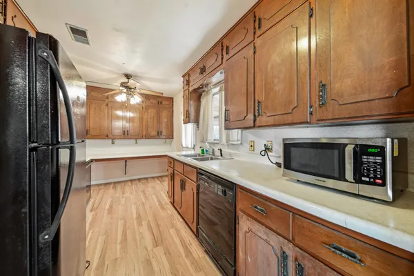 $1,495 | 602 North Circle Drive, Baytown, TX 77520