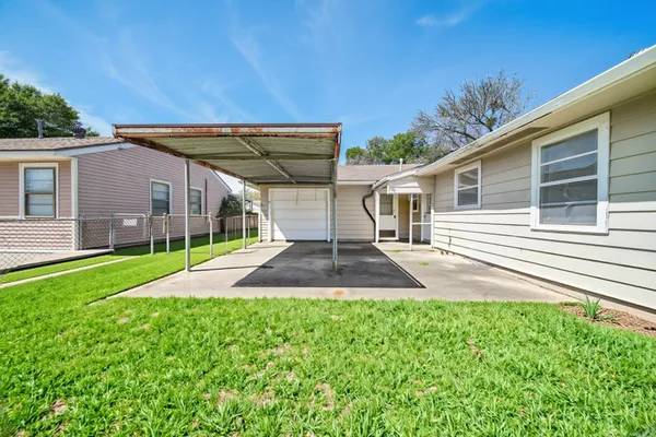 $1,495 | 602 North Circle Drive, Baytown, TX 77520