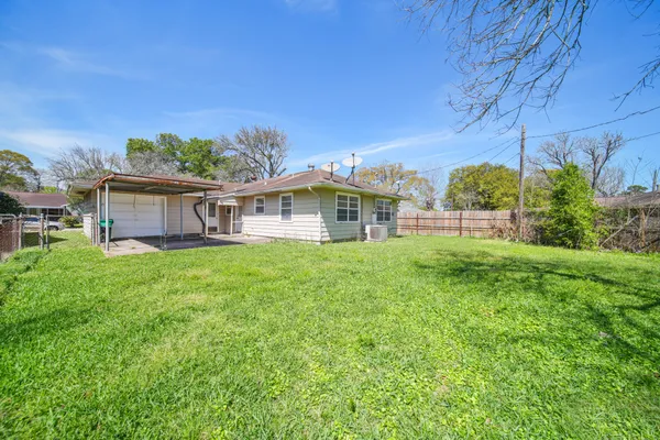 $1,495 | 602 North Circle Drive, Baytown, TX 77520