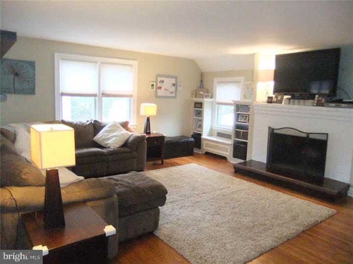 543 West Rolling Road Springfield, PA 19064 - Photo 3 of 25
