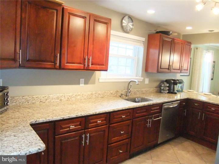 543 West Rolling Road Springfield, PA 19064 - Photo 8 of 25