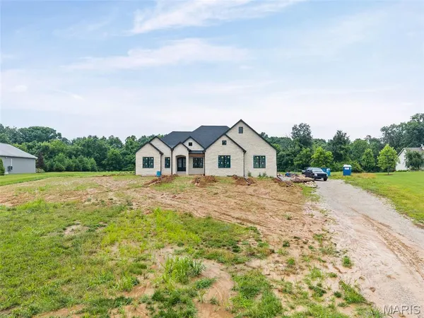 $1,190,000 | 2335 Staunton Road, Troy, IL 62294