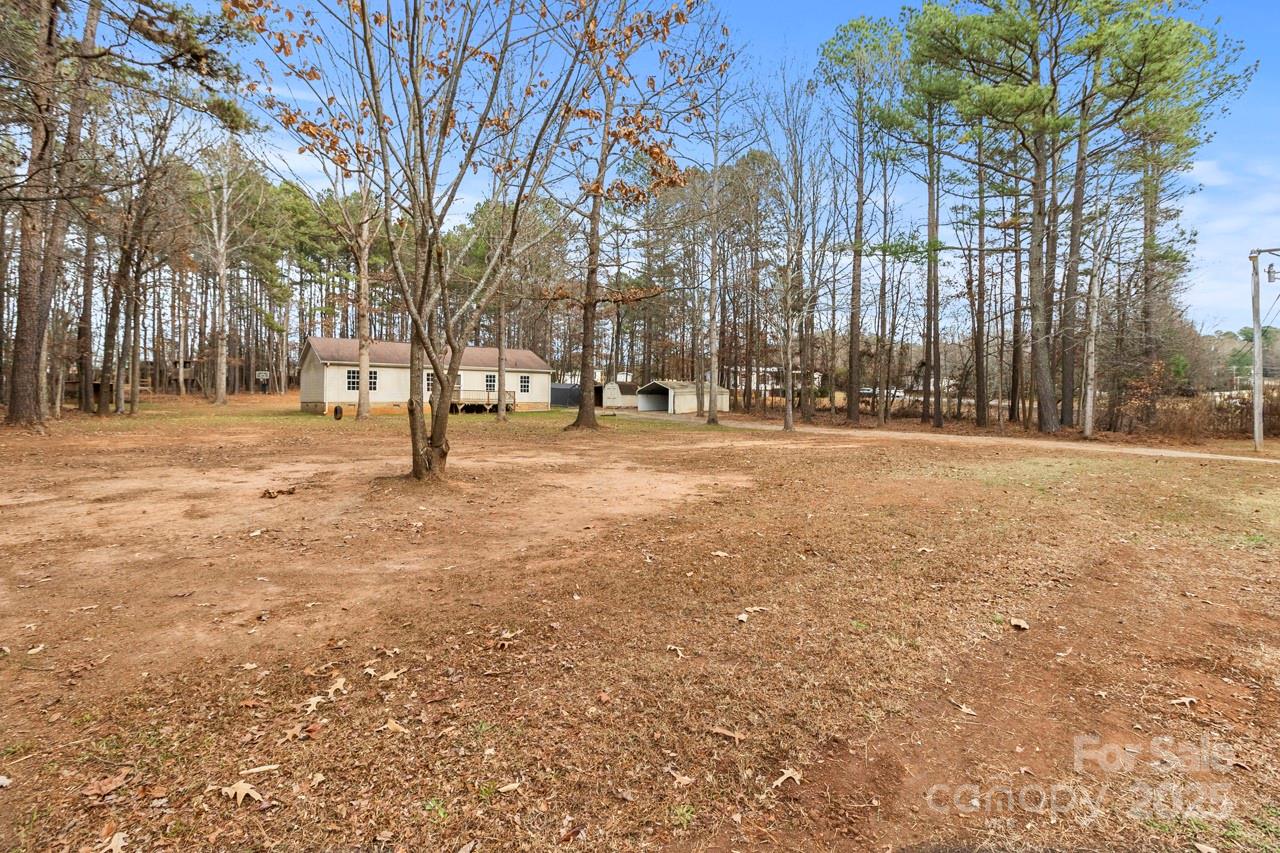 6706 Lineberger Road Denver, NC 28037 - Photo 32 of 34 a backyard of a house with trees