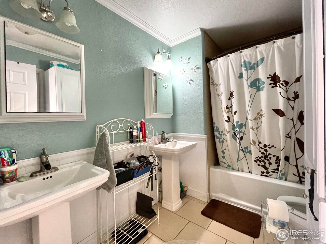 421 East 28th St Road Greeley, CO 80631 - Photo 14 of 30 Main floor full bathroom