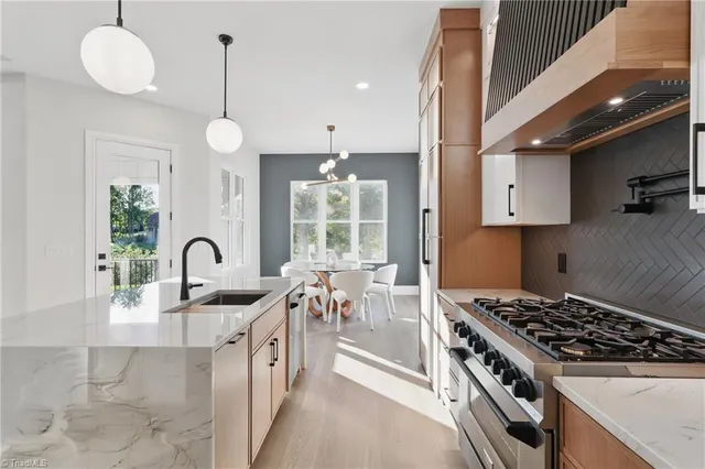 $1,150,000 | 833 Dunleigh Drive, Burlington, NC 27215