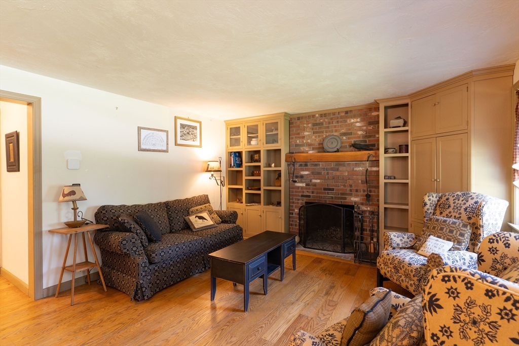 501 Wine Road New Braintree, MA 01531 - Photo 9 of 41