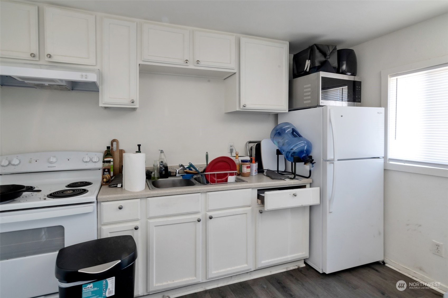 139 Oak Street Bremerton, WA 98310 - Photo 17 of 28 a kitchen with white cabinets and appliances