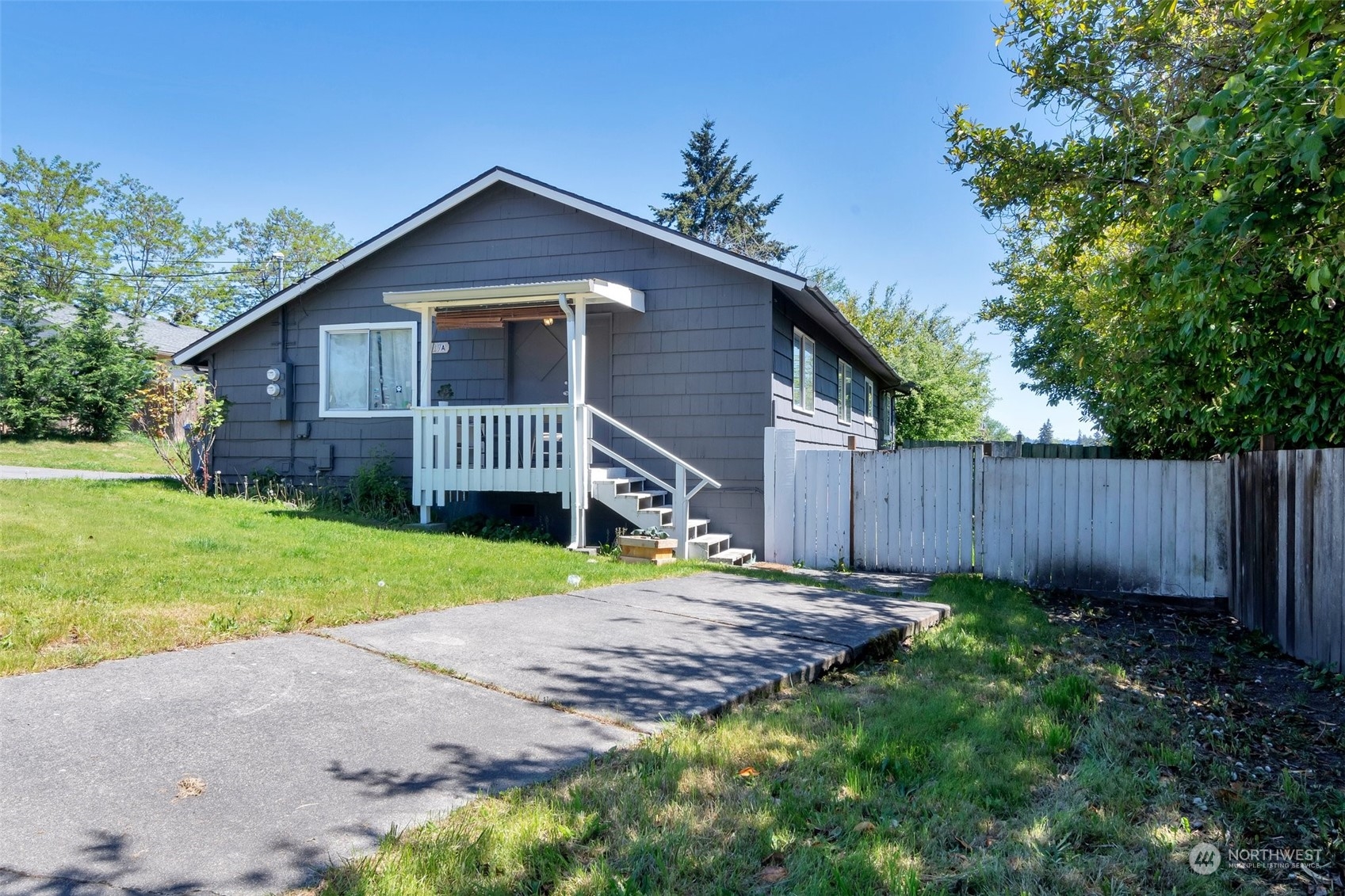 139 Oak Street Bremerton, WA 98310 - Photo 2 of 28 a front view of a house with garden