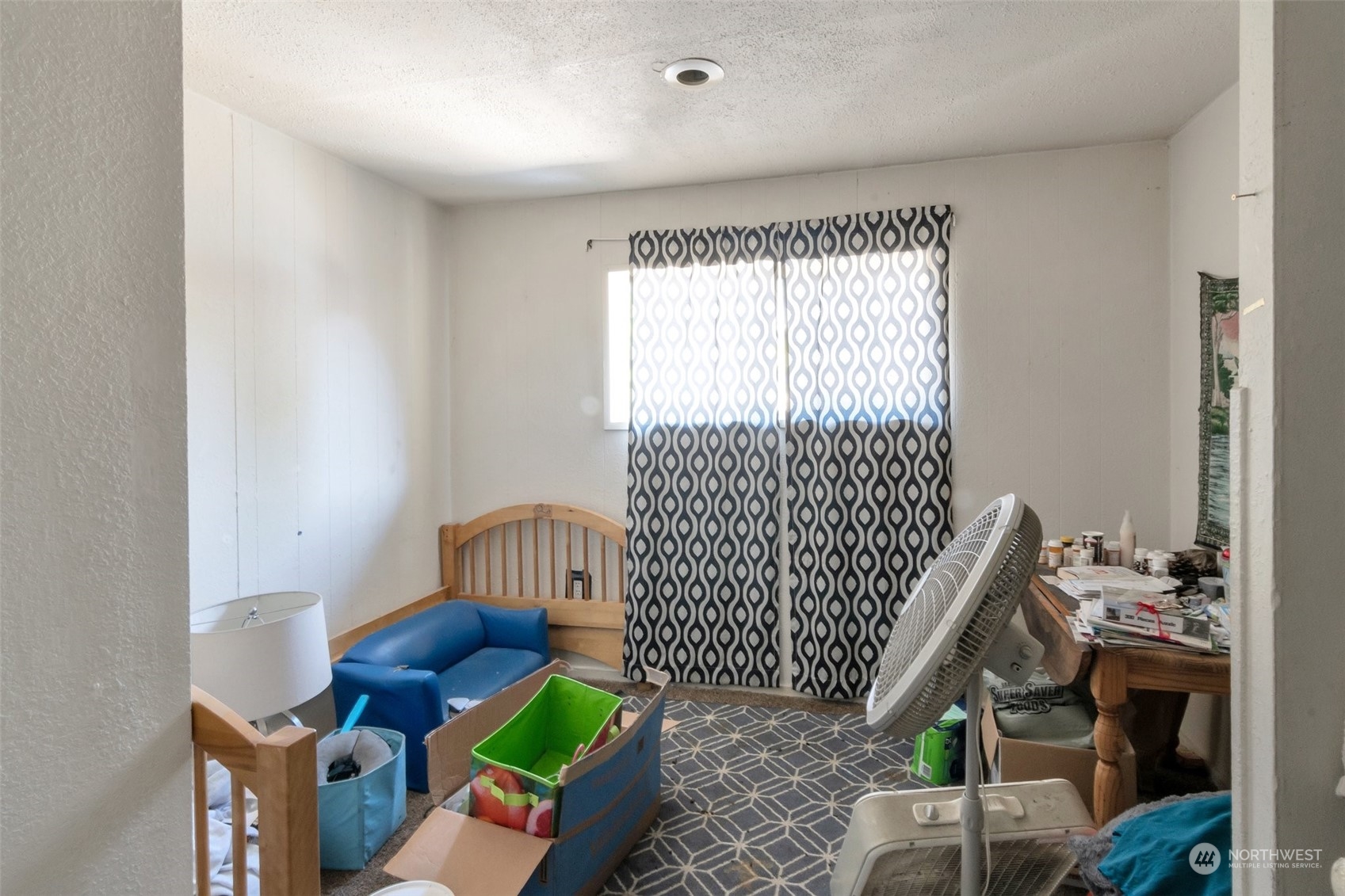 139 Oak Street Bremerton, WA 98310 - Photo 5 of 28 a living room with furniture
