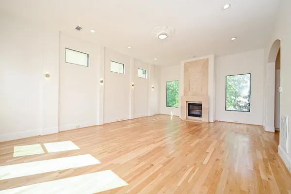 $4,500 | 1825 West 24th Street, Houston, TX 77008