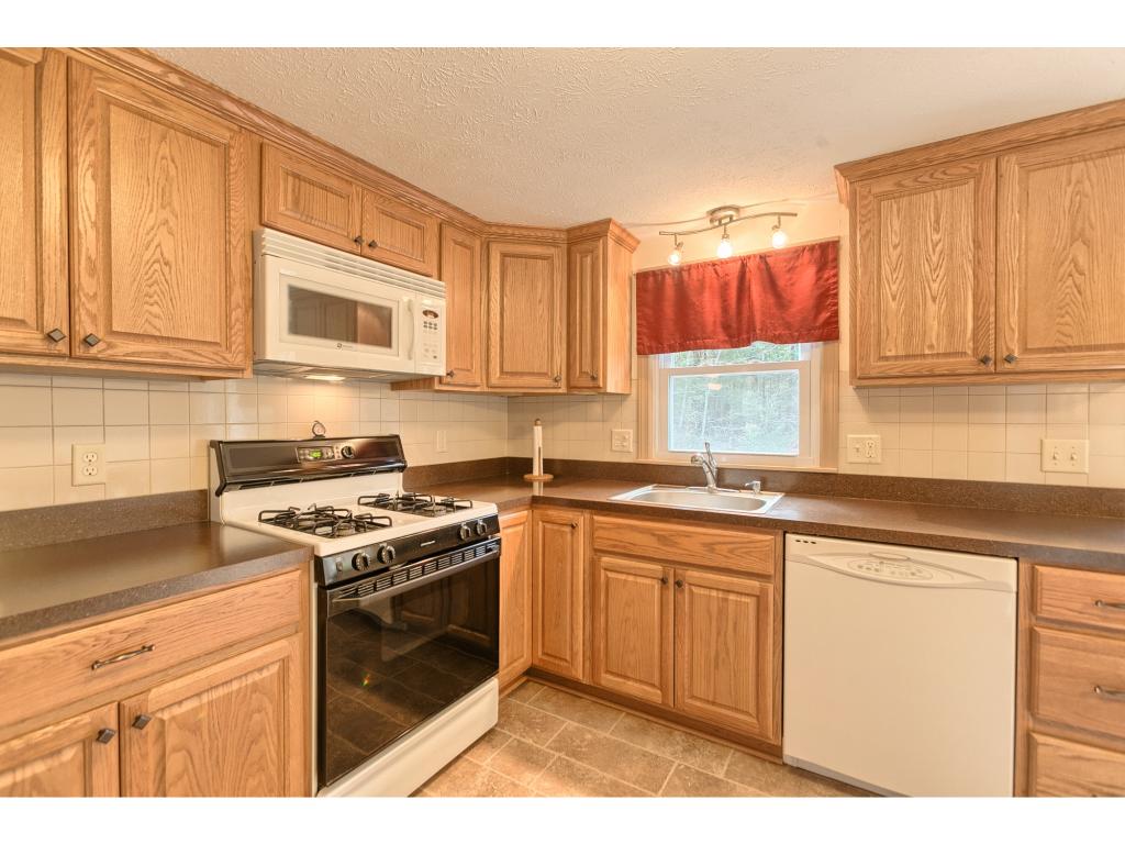 175 N Road Sandown, NH 03873 - Photo 8 of 29