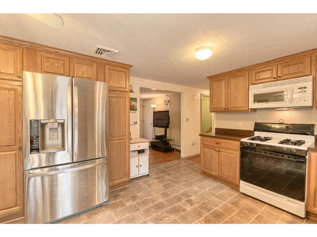 175 N Road Sandown, NH 03873 - Photo 9 of 29