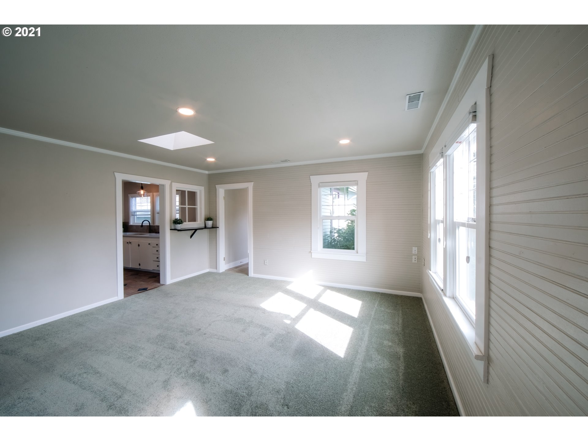 1715 Cal Young Road Eugene, OR 97401 - Photo 3 of 19 Gallery Image 3