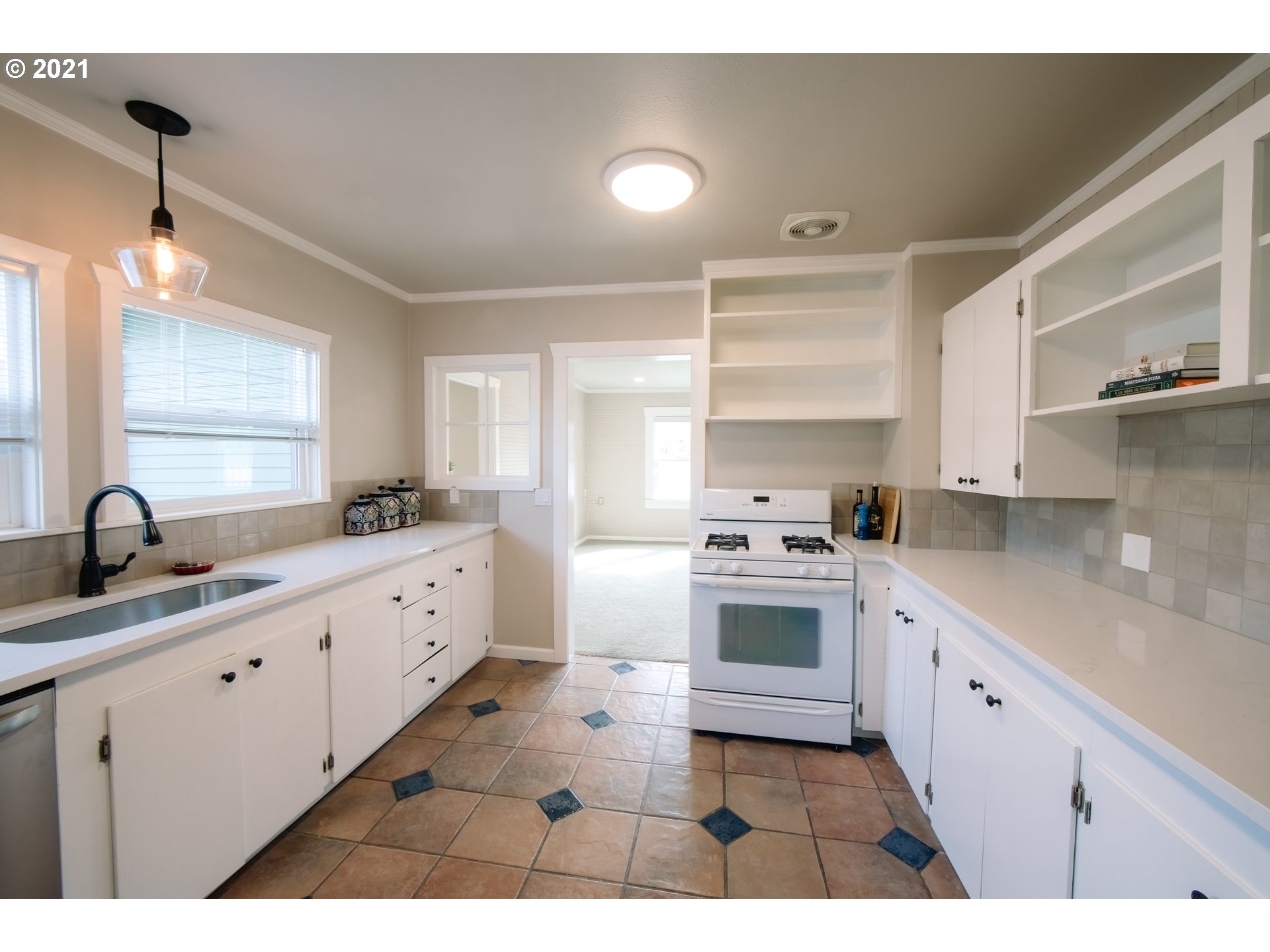 1715 Cal Young Road Eugene, OR 97401 - Photo 5 of 19 Gallery Image 5