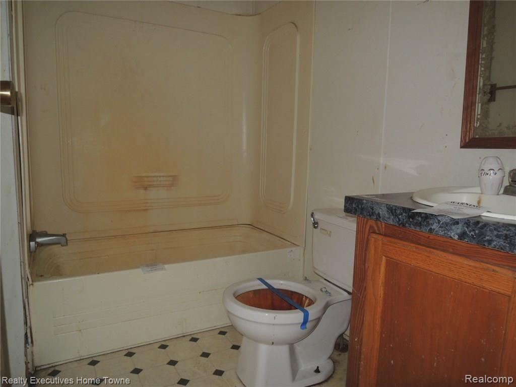 3710 Aitken Road Croswell, MI 48422 - Photo 17 of 22 DSCN3564.JPG