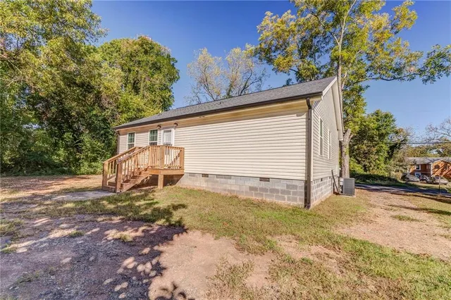 a view of a house with a yard and garage