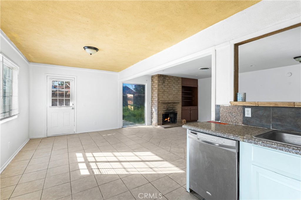 43937 Halcom Avenue Lancaster, CA 93536 - Photo 3 of 14