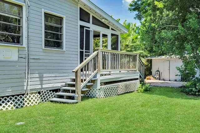 a view of a house with a backyard