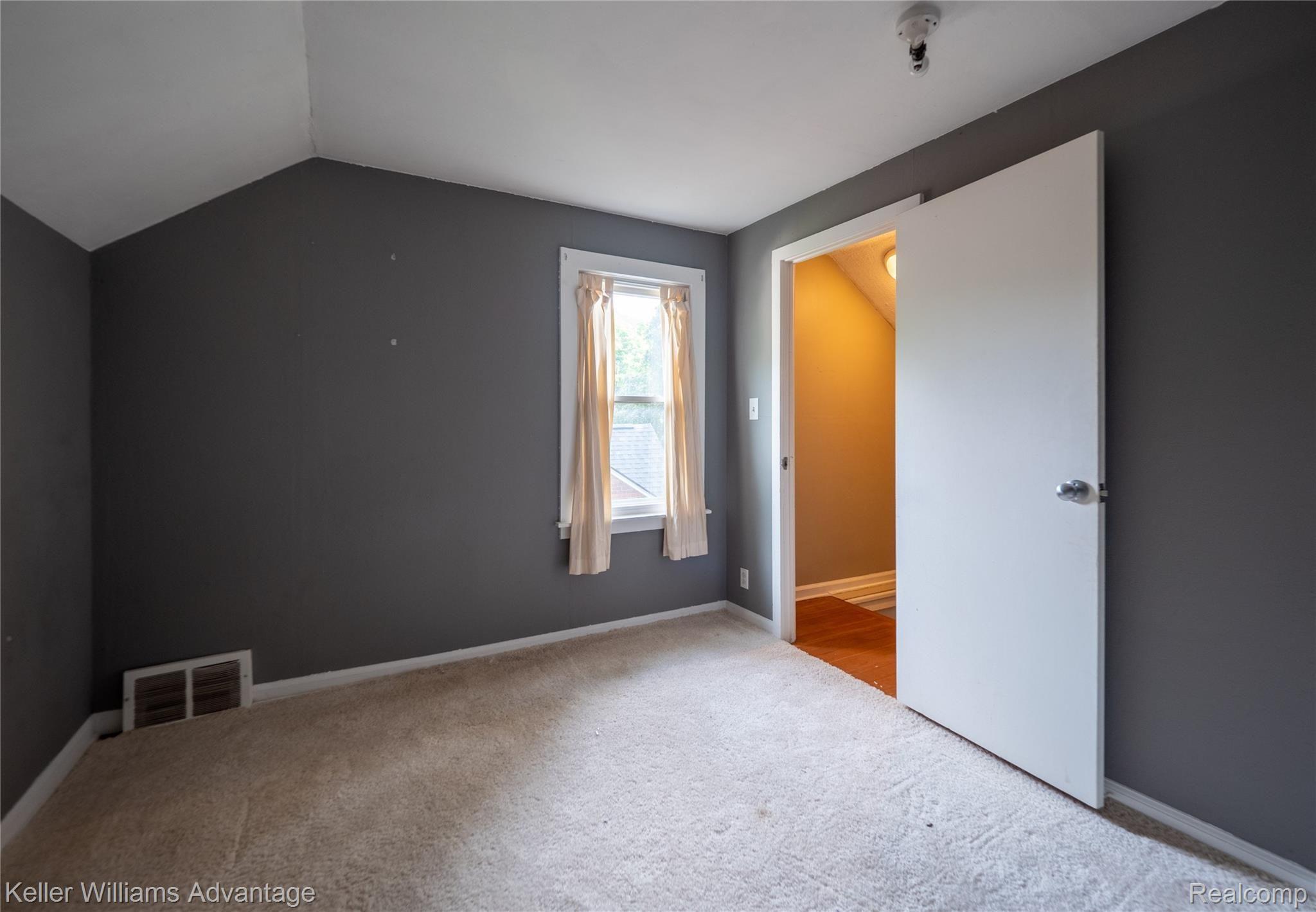 667 Stratford Road Ferndale, MI 48220 - Photo 13 of 23 P1677719-HDR.jpg