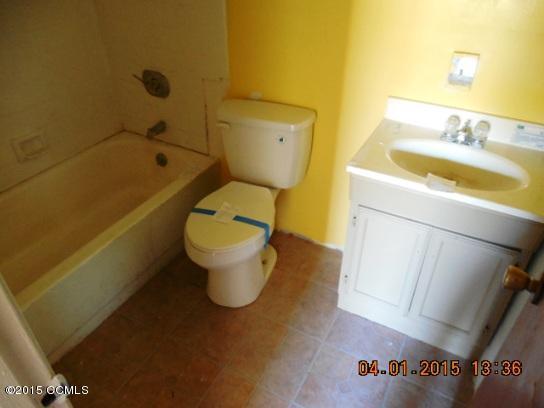 2915 Tootle Road Morehead City, NC 28557 - Photo 9 of 10 Bathroom