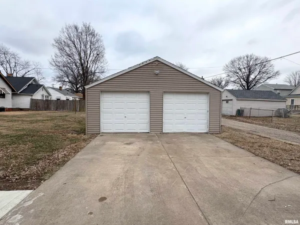$159,900 | 2222 West Callender Avenue, West Peoria, IL 61604