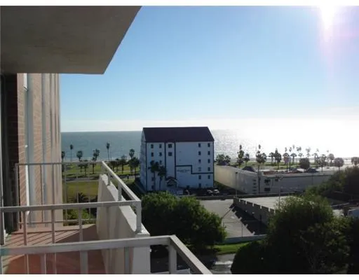 a view of empty room with window