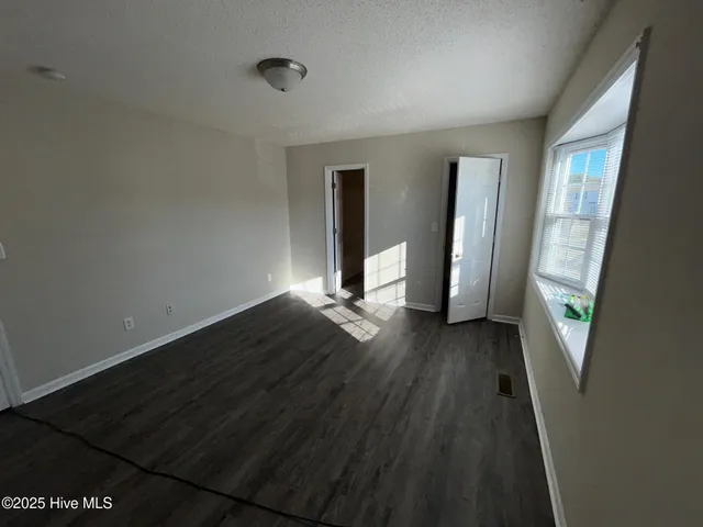 $1,300 | 3820 East Vancroft Circle, Unit I6, Winterville, NC 28590