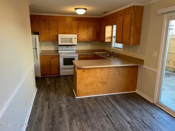 $1,300 | 3820 East Vancroft Circle, Unit I6, Winterville, NC 28590