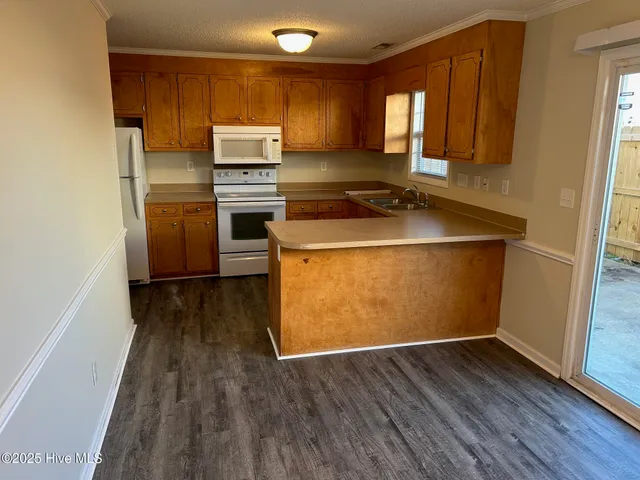 $1,300 | 3820 East Vancroft Circle, Unit I6, Winterville, NC 28590