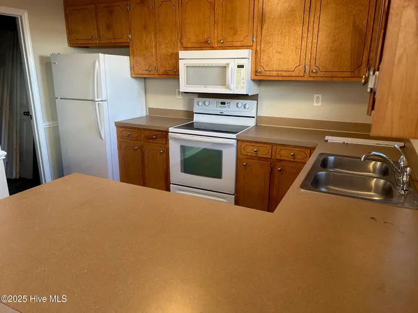 $1,300 | 3820 East Vancroft Circle, Unit I6, Winterville, NC 28590