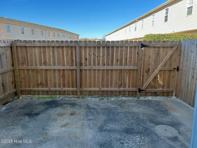 $1,300 | 3820 East Vancroft Circle, Unit I6, Winterville, NC 28590