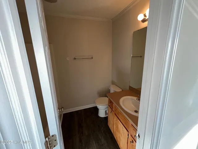 $1,300 | 3820 East Vancroft Circle, Unit I6, Winterville, NC 28590