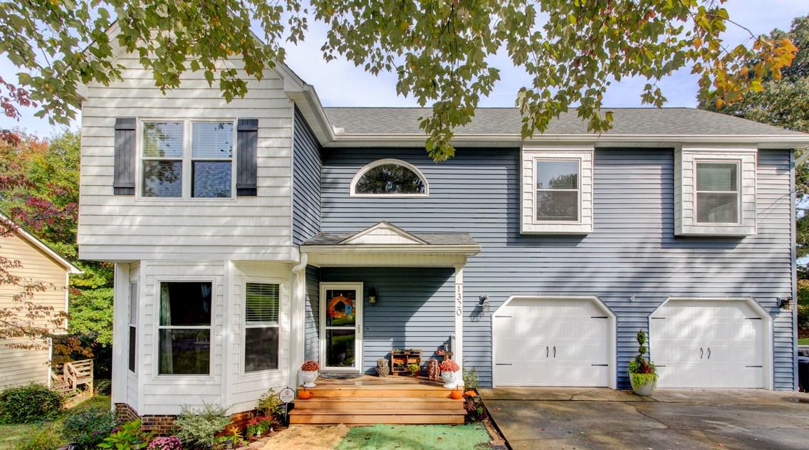 Beautiful home, lots of natural light!