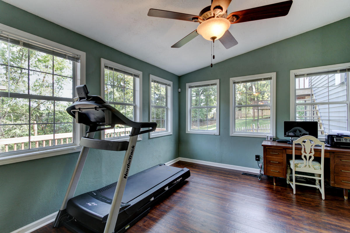 1320 Wenlock Road Knoxville, TN 37922 - Photo 8 of 23 Family room...