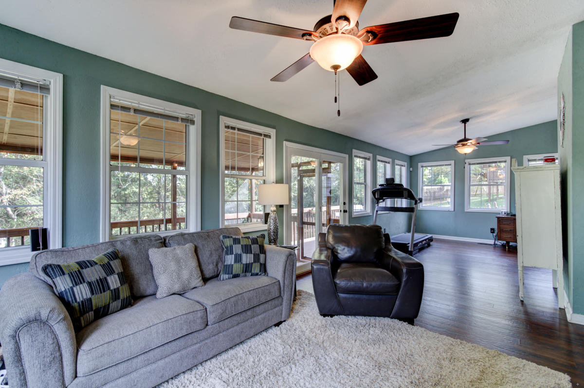 1320 Wenlock Road Knoxville, TN 37922 - Photo 9 of 23 Spacious area for entertaining!