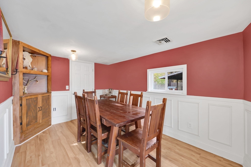 49 Mohegan Avenue Springfield, MA 01151 - Photo 11 of 33