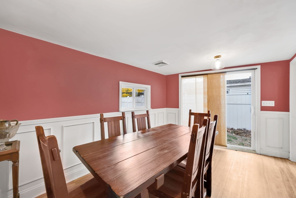 49 Mohegan Avenue Springfield, MA 01151 - Photo 13 of 33