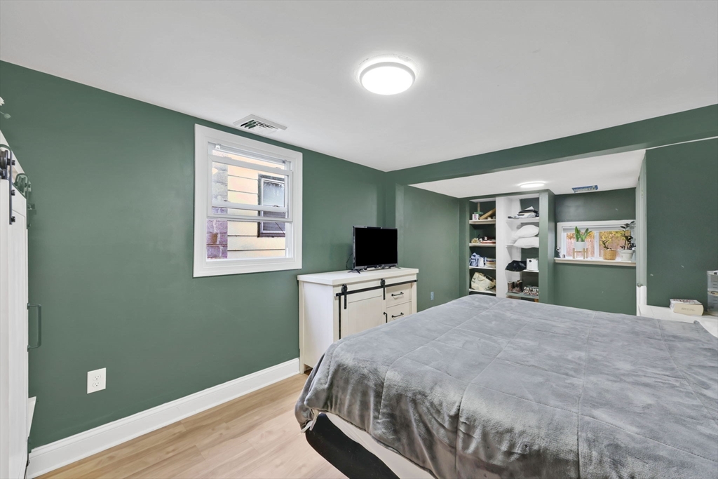 49 Mohegan Avenue Springfield, MA 01151 - Photo 20 of 33