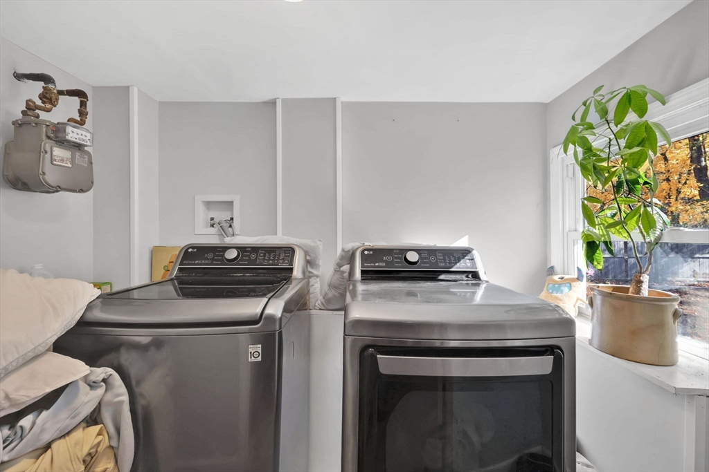 49 Mohegan Avenue Springfield, MA 01151 - Photo 23 of 33