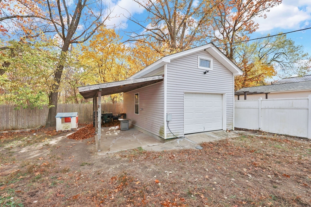 49 Mohegan Avenue Springfield, MA 01151 - Photo 27 of 33