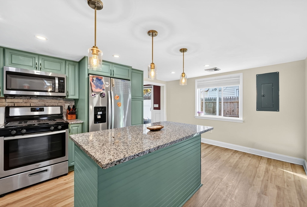 49 Mohegan Avenue Springfield, MA 01151 - Photo 6 of 33