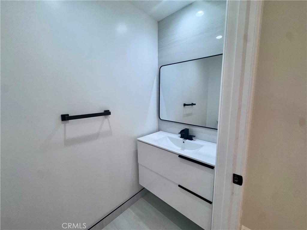 10787 Las Lunitas Avenue Tujunga, CA 91042 - Photo 5 of 12