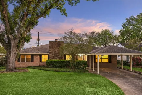 $579,000 | 9813 Pine Lake Drive, Houston, TX 77055