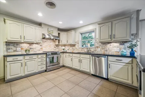 $579,000 | 9813 Pine Lake Drive, Houston, TX 77055