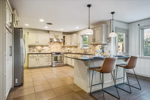 $579,000 | 9813 Pine Lake Drive, Houston, TX 77055