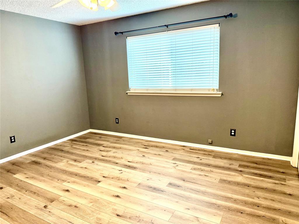 2749 Mill Pond Road Denton, TX 76209 - Photo 12 of 23 Primary Bedroom