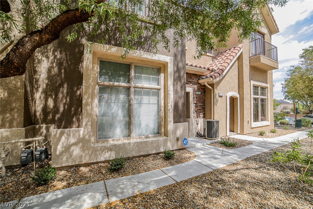 2751 Fountain Ridge Lane Henderson, NV 89074 - Photo 2 of 29
