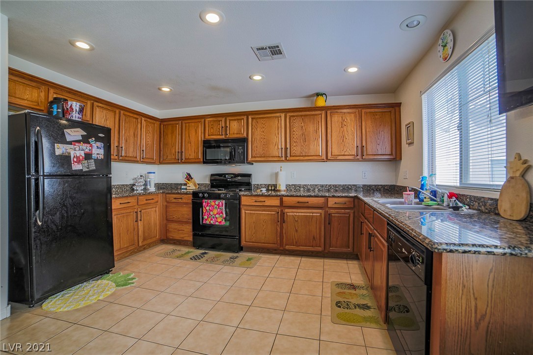 2751 Fountain Ridge Lane Henderson, NV 89074 - Photo 8 of 29