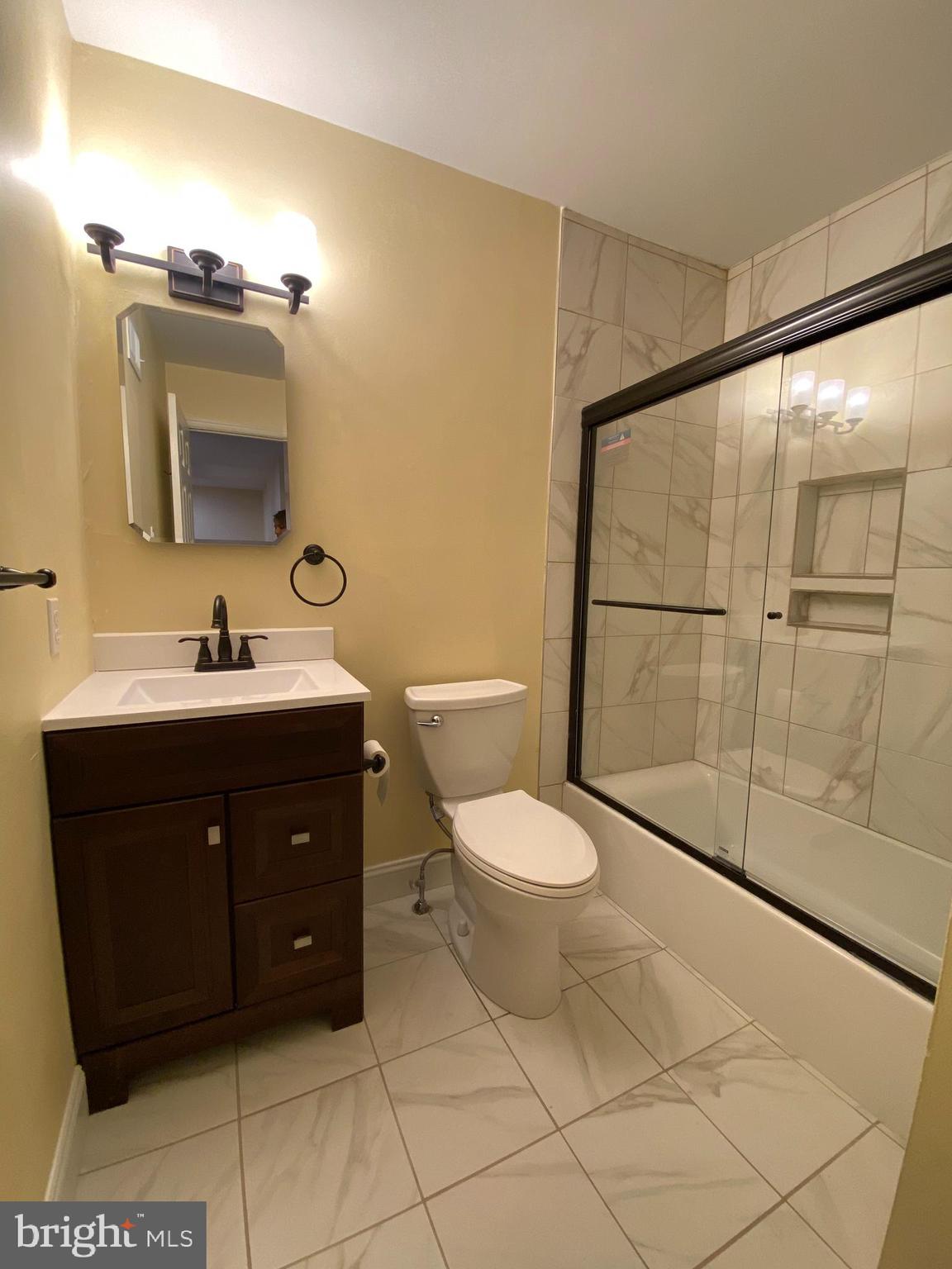 180 Valley Stream Circle Chesterbrook, PA 19087 - Photo 13 of 19 2nd Bathroom